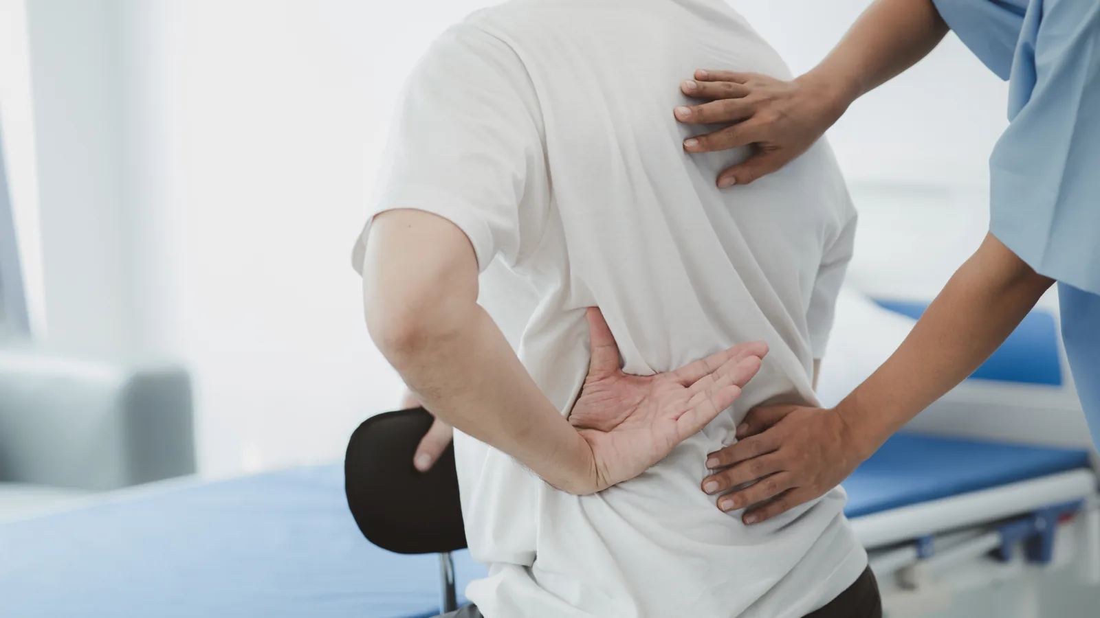 Dr. Shikha treating chronic pain